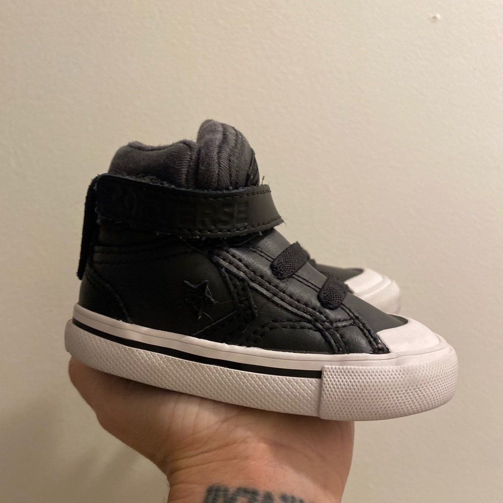 Toddler Black Leather Converse/Chucks Hightops size 4